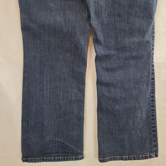 Levi Signature Women's (16 Short) At Waist Bootcut Blue Denim Jeans (34 x 28.5) - Picture 6 of 10